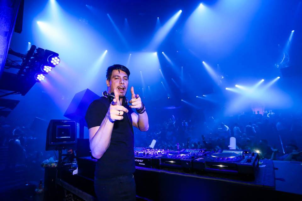 Haute Event: Thomas Gold Spins at Light