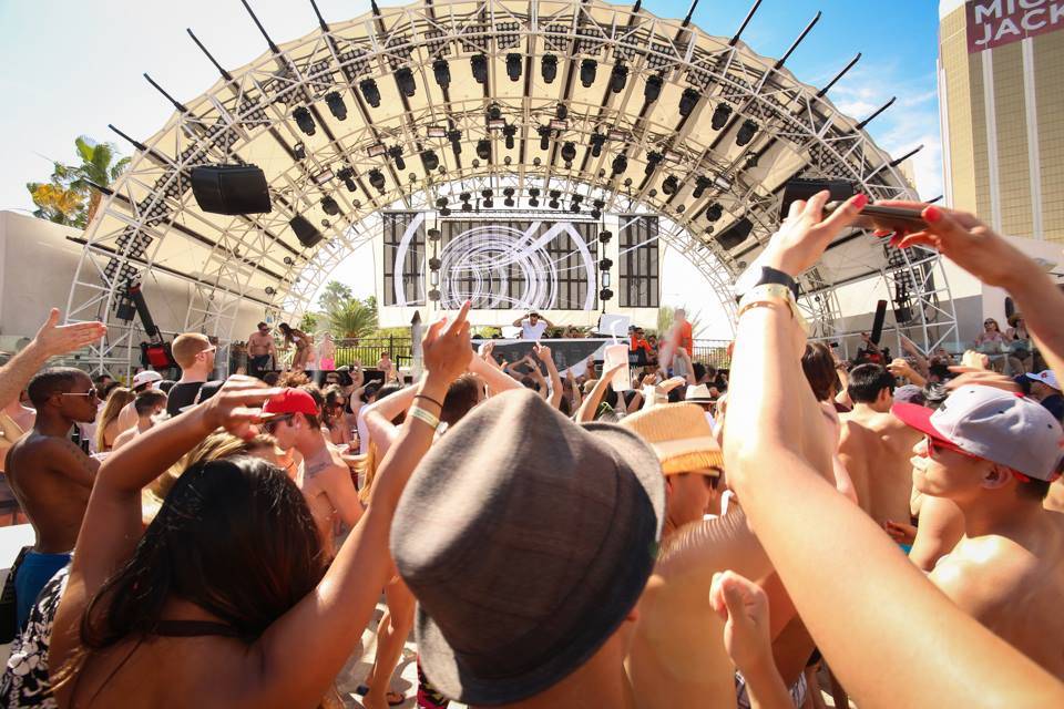 Haute Event: Nick Jonas and Olivia Culpo Spotted at Daylight