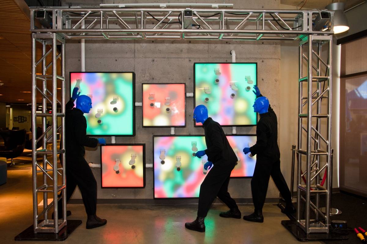 Haute Event: Blue Man Group Unveils a ShoeZaphone on the Zappos Campus