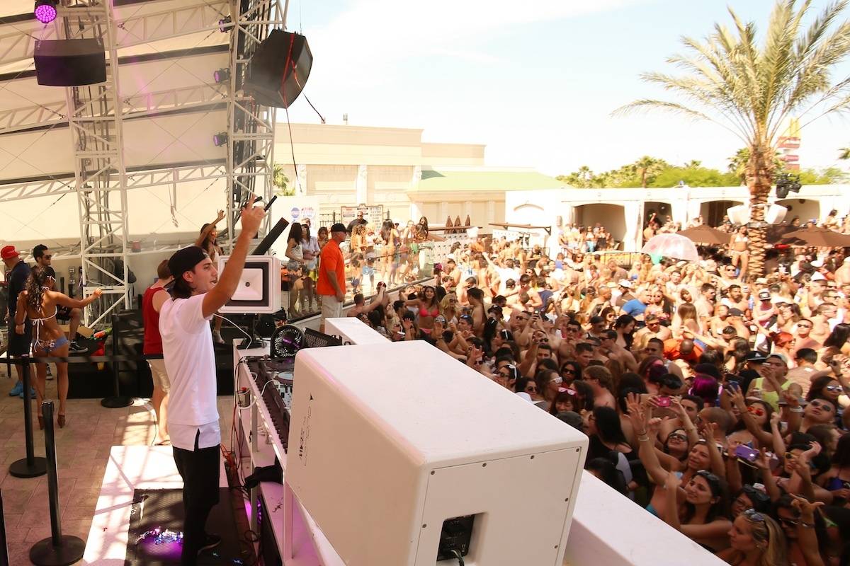 Alesso Spins at Daylight Beach Club