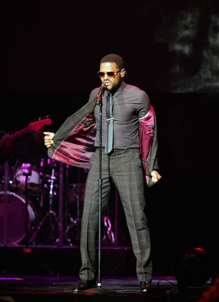 Maxwell Performs at the Pearl at the Palms