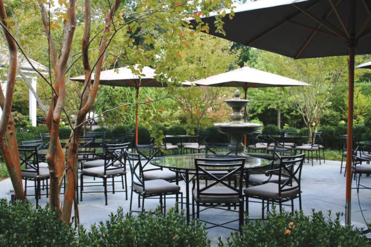 Outdoor Dining in the Hamptons A Guide to the Best Summer Spots