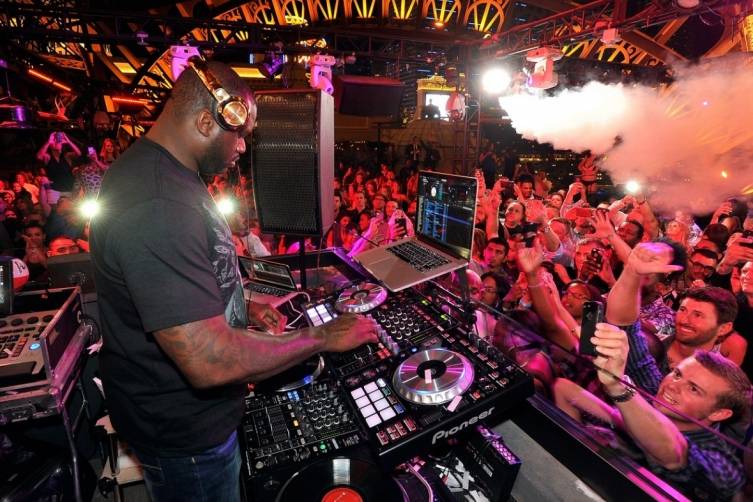 Shaq behind the turntables at Chateau Nightclub & Rooftop