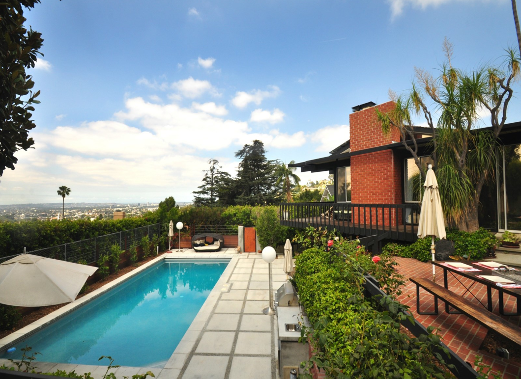 Sotheby’s International Realty: 4520 Dundee Drive