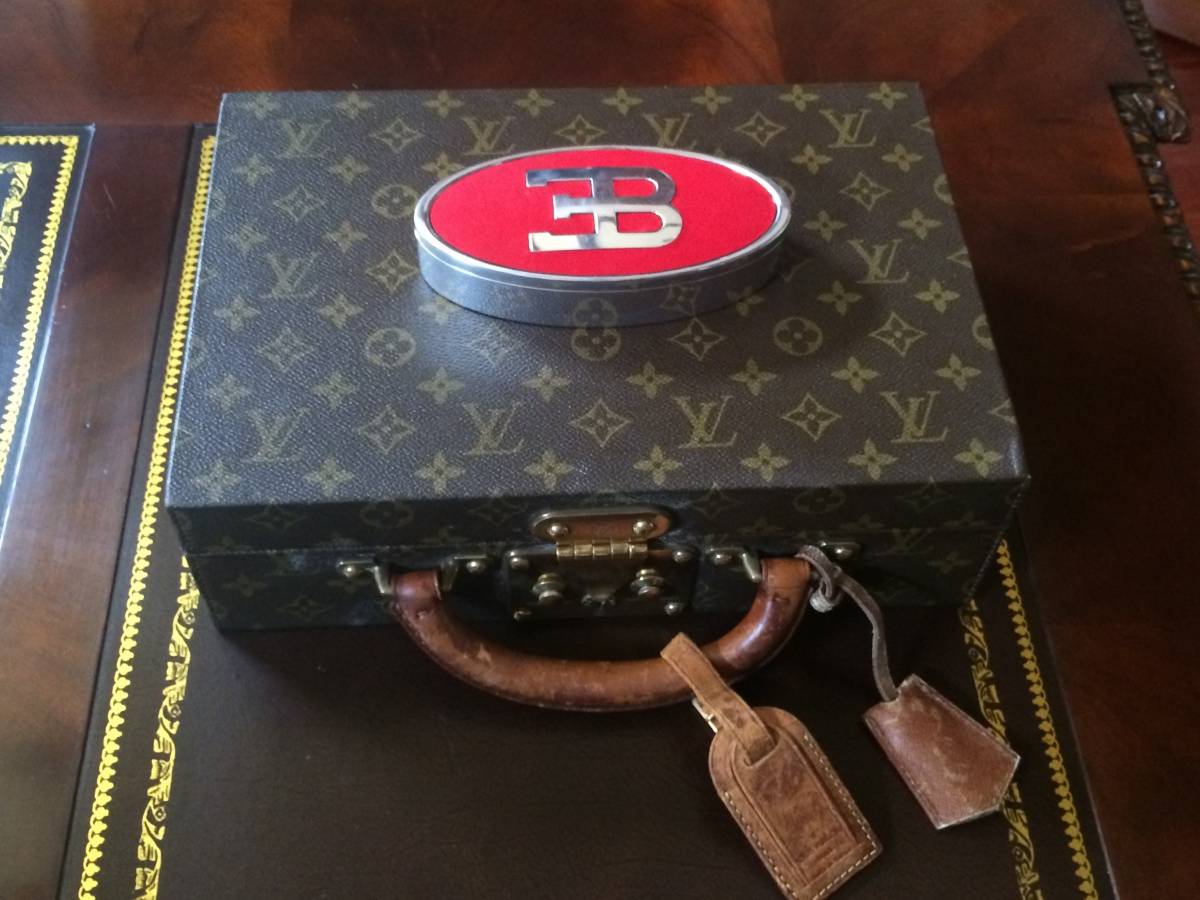 What's On My Desk Bobby Yampolsky of East Coast Jewelry