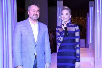 Delano Las Vegas’ general manager Matthew Chilton and event host Jaime King welcome guests to the boutique property’s grand opening bash, 9.18.14