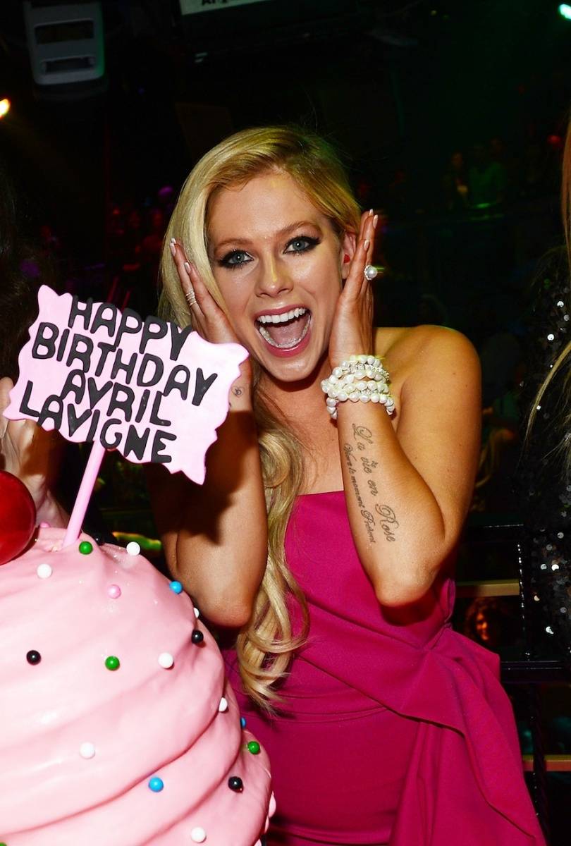 Avril Lavigne Celebrates Her 30th Birthday at The Bank