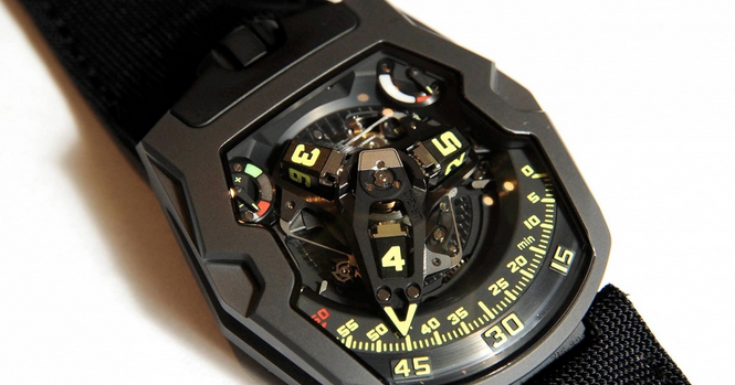 Hands-On With The URWERK 210 Altin