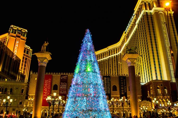 Tori Spelling and Her Family Light Up the Venetian Christmas Tree