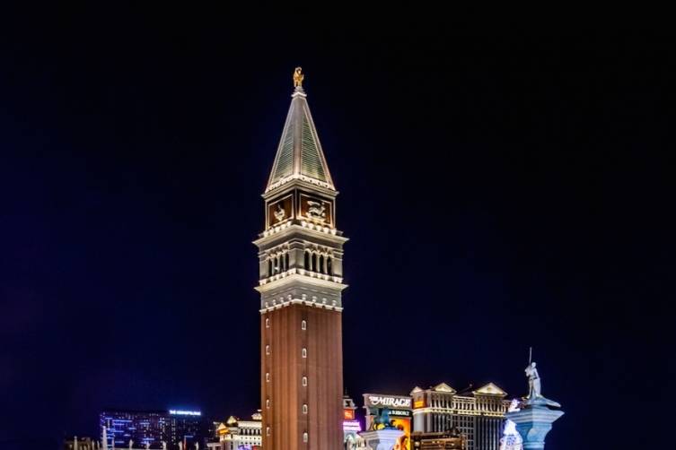 Crowd gathered for The Venetian Christmas Tree Lighting