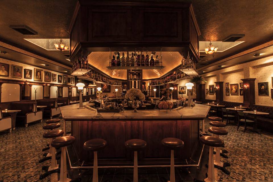 Our Favorite Throwback Bars in Los Angeles