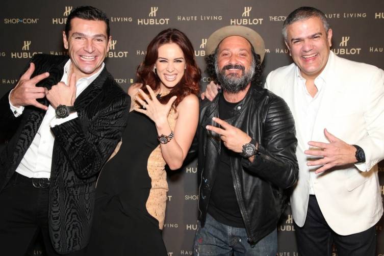 Guests with Mr. Brainwash and RIcardo Guadalupe at Haute Living event