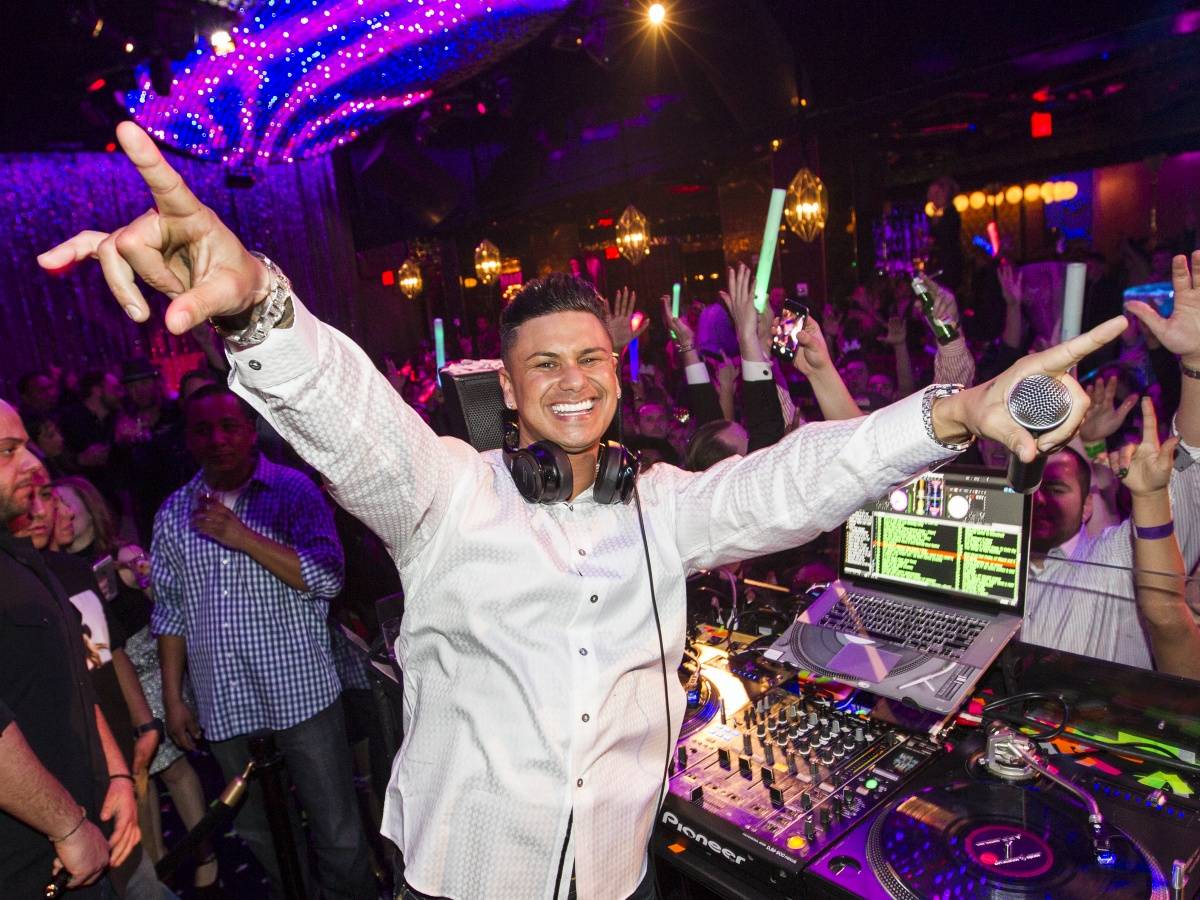 DJ Pauly D Counts Down to the New Year at Vanity