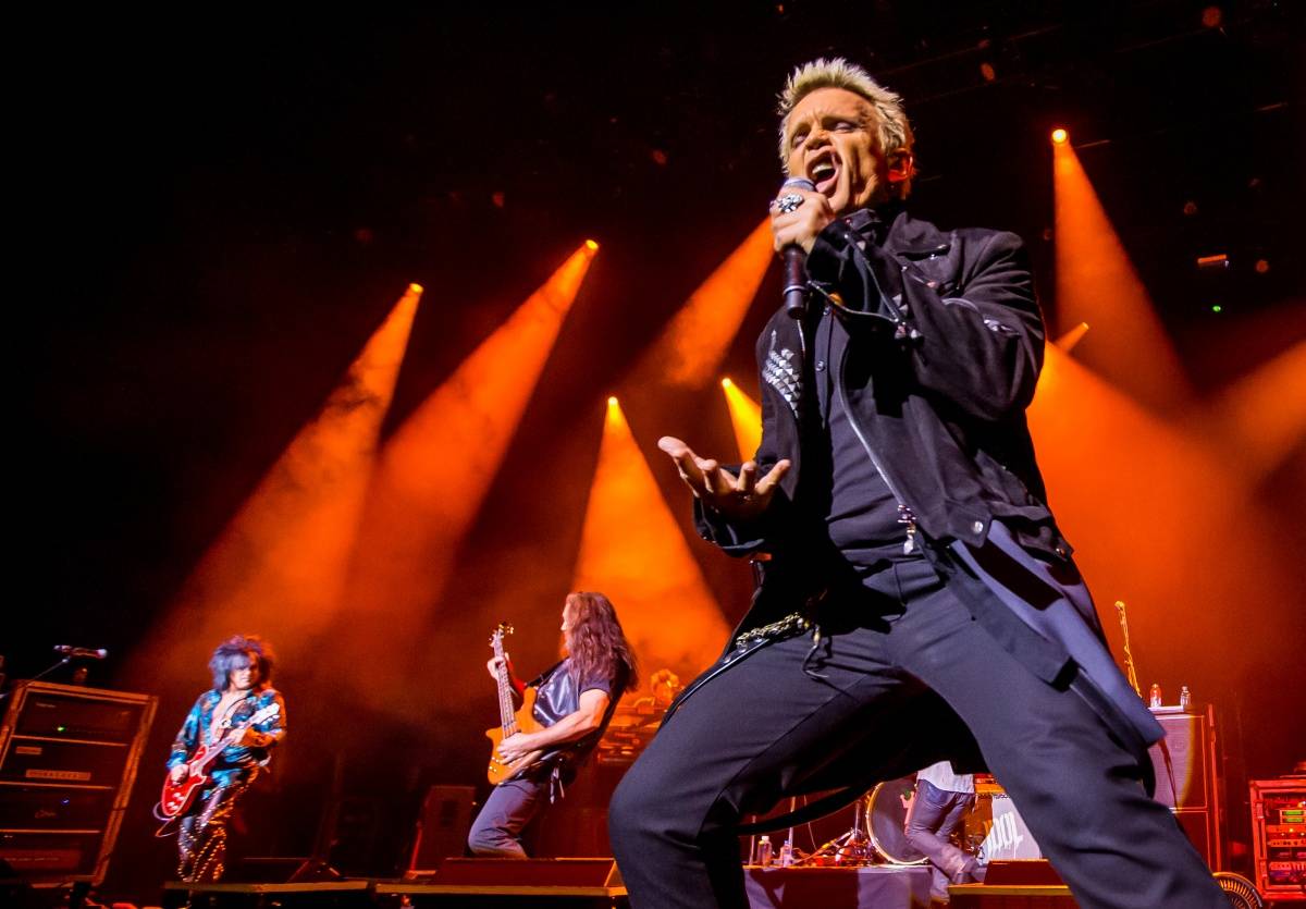 Photos: ’80s Icon Billy Idol Plays The Chelsea