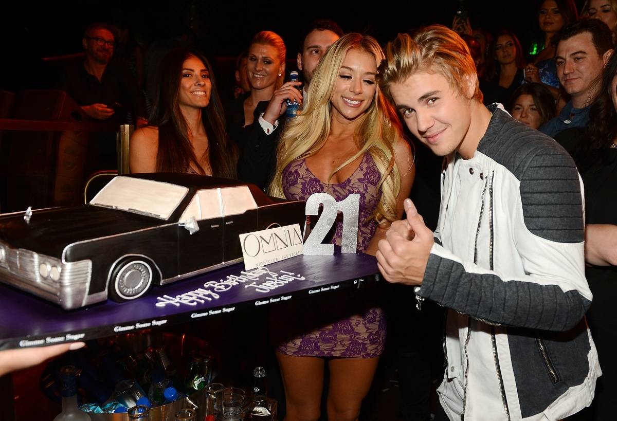 Justin Bieber Celebrates His 21st Birthday at Omnia