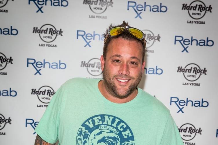 4.3.15_Uncle Kracker poses before set at  Kenny Chesney Pre-Concert Pool Party Weekend_Photo Credit Erik Kabik