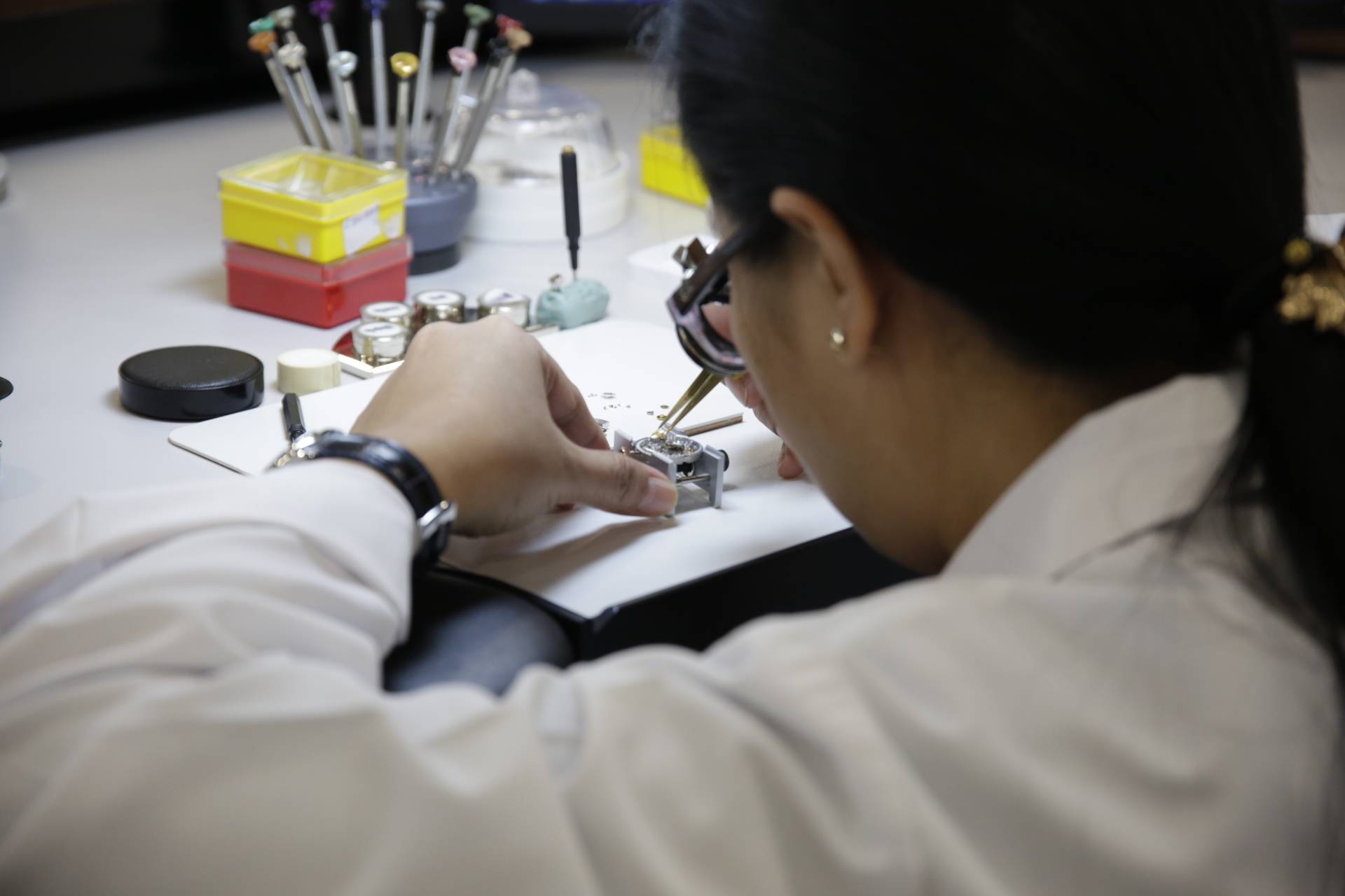 Seddiqi Holding Unveils Swiss Watch Services