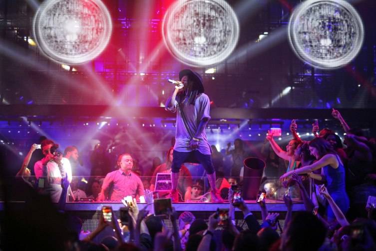 Lil Wayne Performs to a Packed Crowd at LiFE Nightclub on Fourth of July_Tony Tran