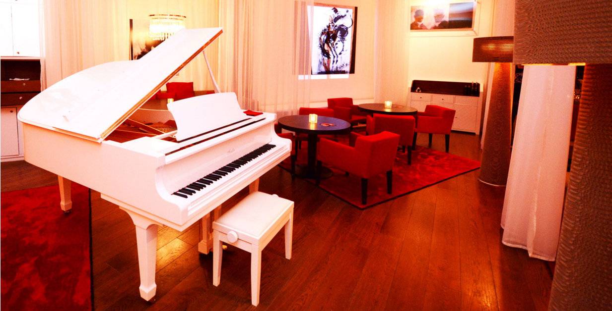 Last Chance To Experience Street Art by Richard Hambleton in Dubai