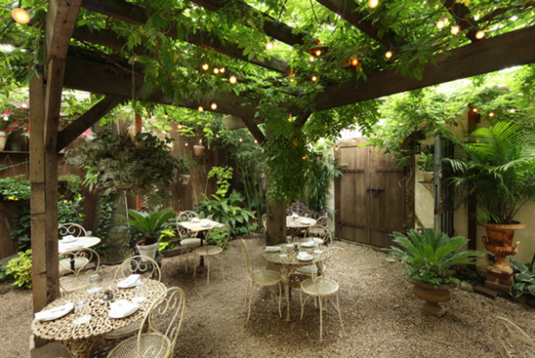 5 Under-The-Sun Dining Spots For Spring