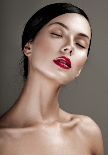 Haute How-To: Maintain a Youthful Neck