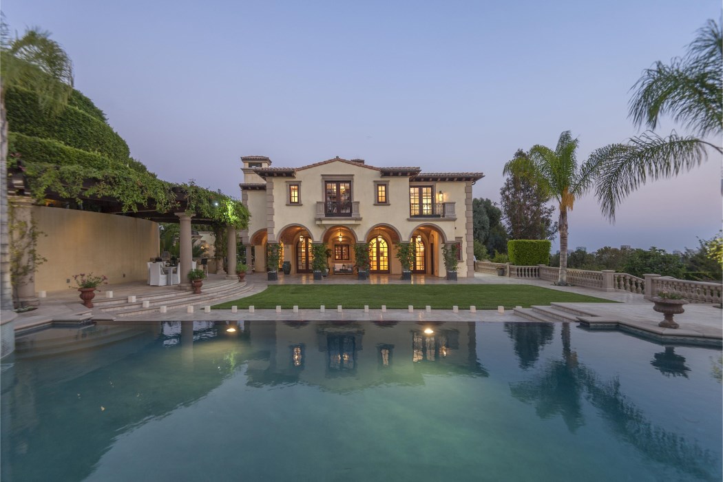 Sotheby’s International Realty: Private Italian Villa in Prime Beverly Hills