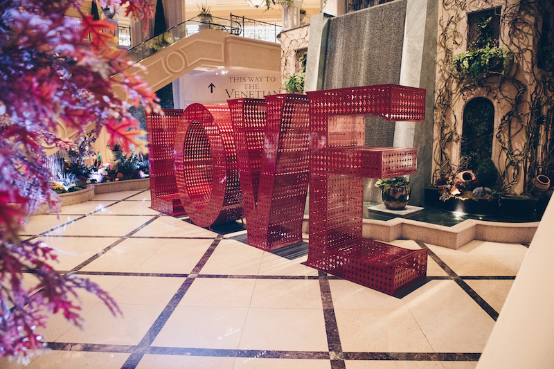 A New ‘LOVE’ Sculpture Finds a Palazzo Home