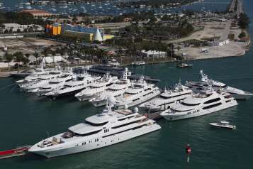 Yachts Miami Beach on Collins Avenue