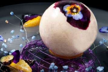 mgm-grand-restaurant-joel-robuchon-signature-dessert-sphere-@2x.jpg.image.1440.550.high