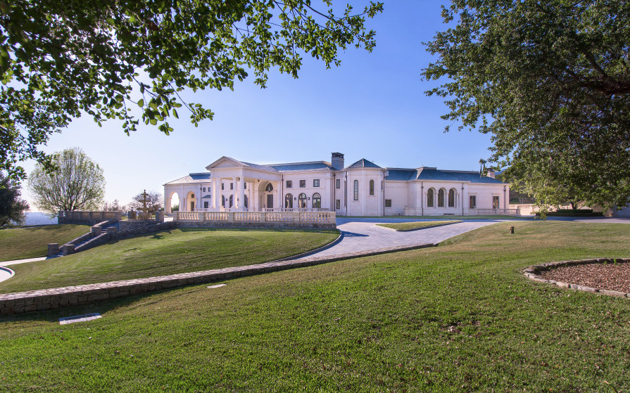 This Exquisite LA Estate With 2,000-Bottle Wine Cellar, Poker Lounge Asks $40M