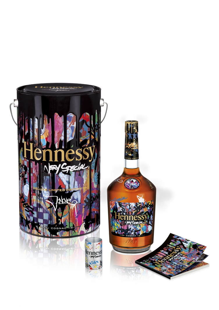 Weekend Update: Street Artist JonOne Makes a Splash with Colorful New Hennessy VS Bottle