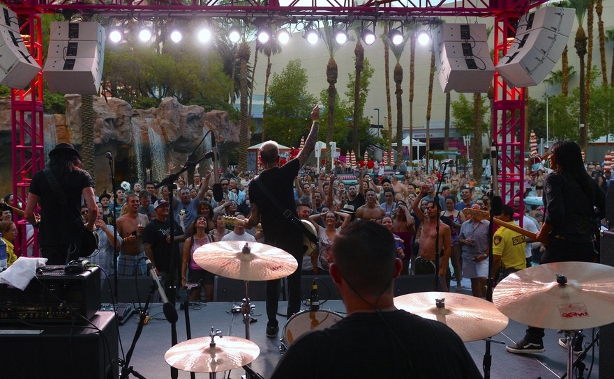 Celebrity Sightings: Everclear and Floyd Mayweather Jr. in Las Vegas