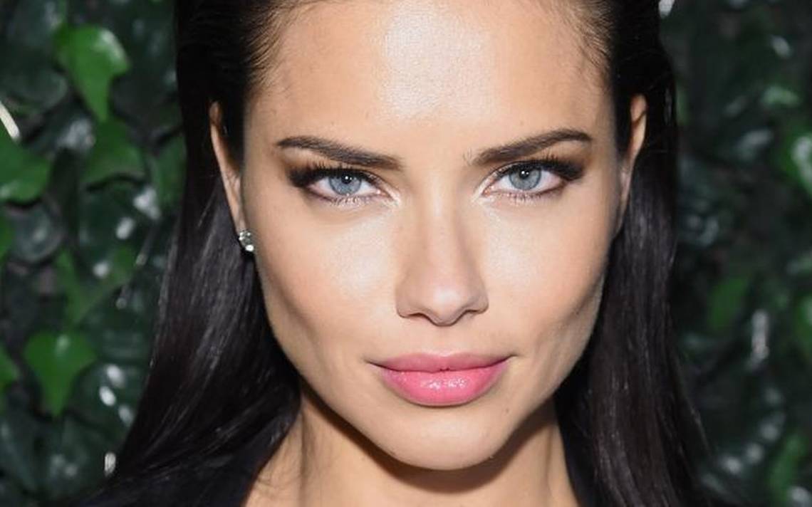  Adriana Lima  Shares A Simple Yet Effective Hair Hack