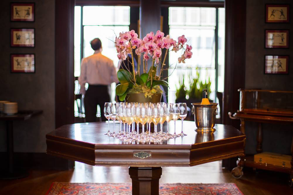 4 Essentials That Will Make Your Holiday Dinner Party A Success