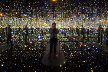 infinity-mirrored-room-yayoi-kusama-1