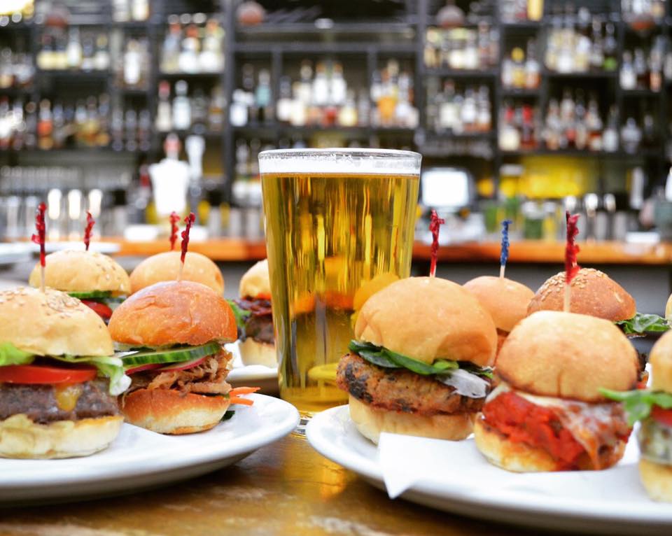 The 6 Best Places To Watch March Madness 2018’s Final Four