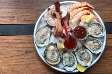 Spicoli’s – Raw Bar2