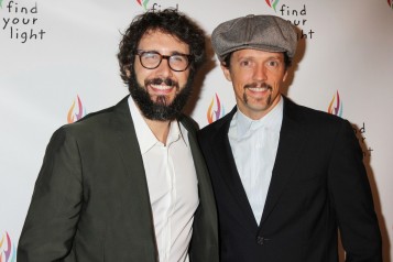 Josh Groban and Jason Mraz at the Find Your Light Gala – photo by Henry McGee_preview