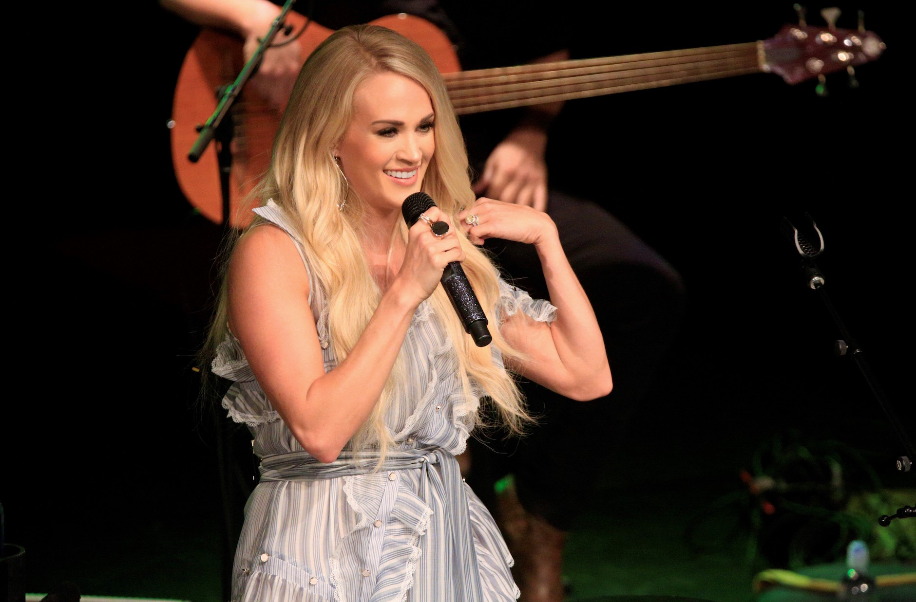 Carrie Underwood Shines At Intimate Show In Napa