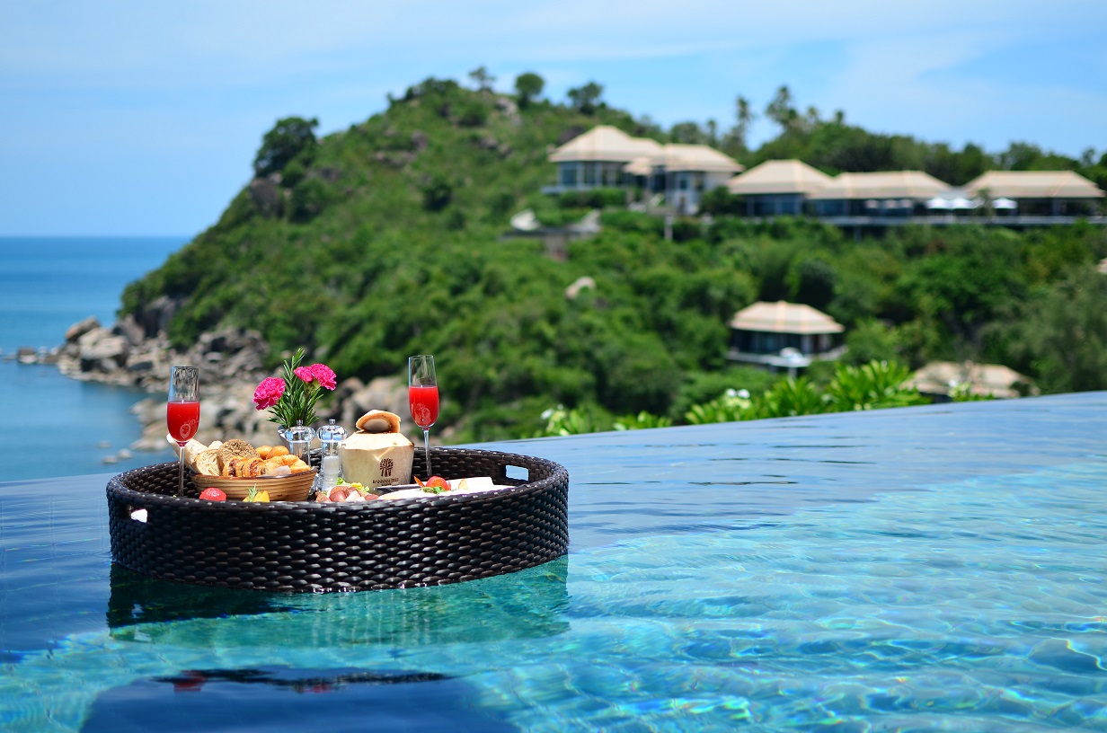 7 Unforgettable Room Service Experiences