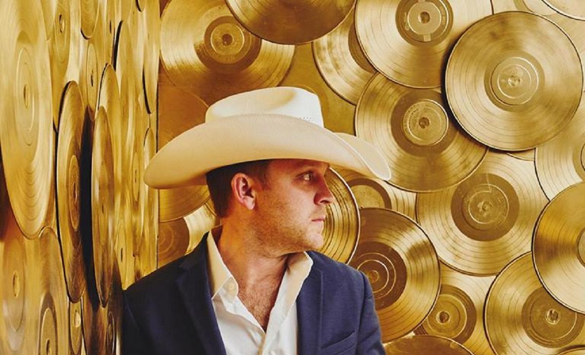 Country Superstar Justin Moore Dishes On His New Album
