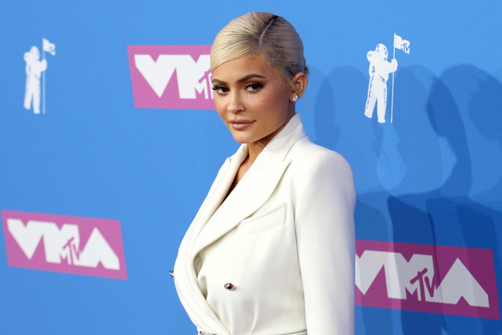 Kylie Jenner Officially Becomes World’s Youngest Billionaire, Surpassing Mark Zuckerberg