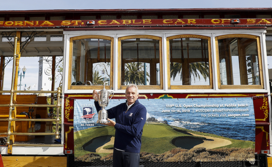 Joe Montana Helps Kick Off US Open Trophy Tour