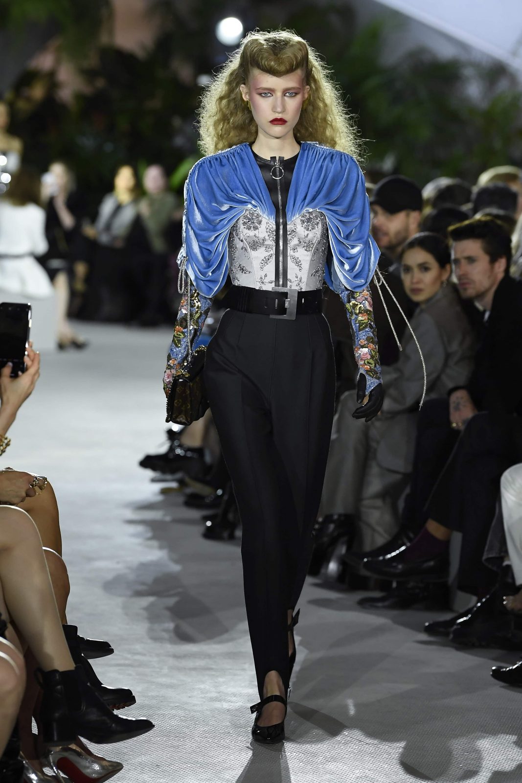 Louis Vuitton 2020 Resort Cruise Pre-Spring Womens Runway Catwalk Looks  Collection Nicolas Ghesquière - TWA Fligh…