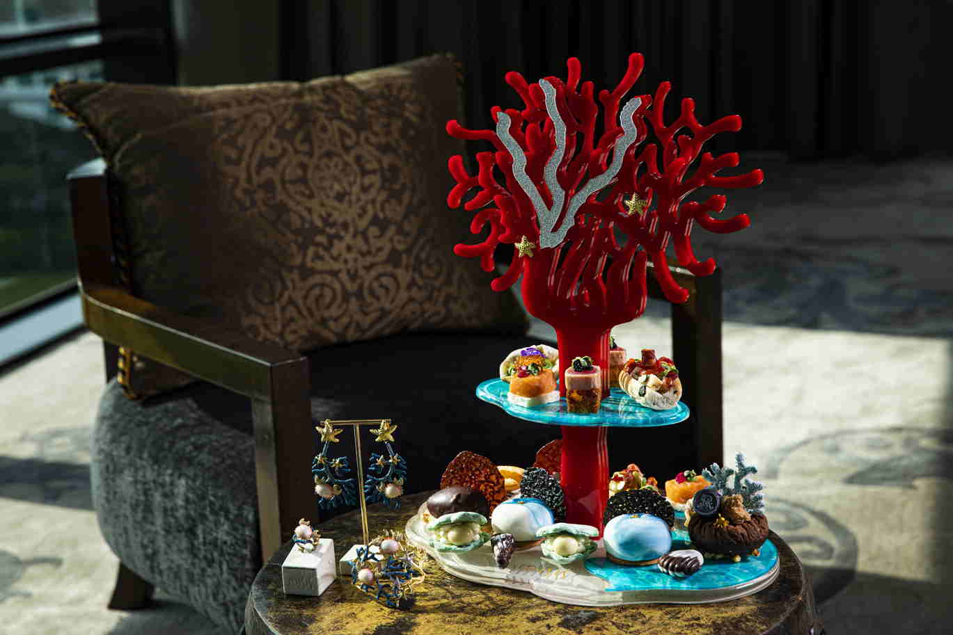 Prêt-à-Por-tea Anyone? These 5 Fashionable Afternoon Teas Are Totally On Trend