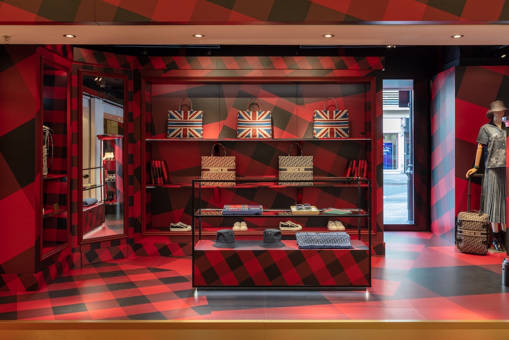 pop-up exhibition at Harrods right now!! 🟣🟡🟢🔴🔵 @Louis Vuitton