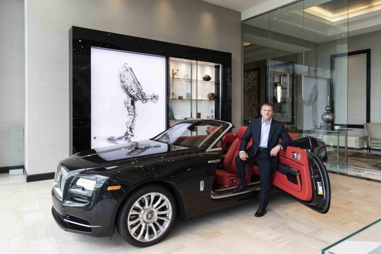 Tilman Fertitta On What It Takes To Build An Award-Winning Five-Diamond Hotel & How To Become A Billionai...