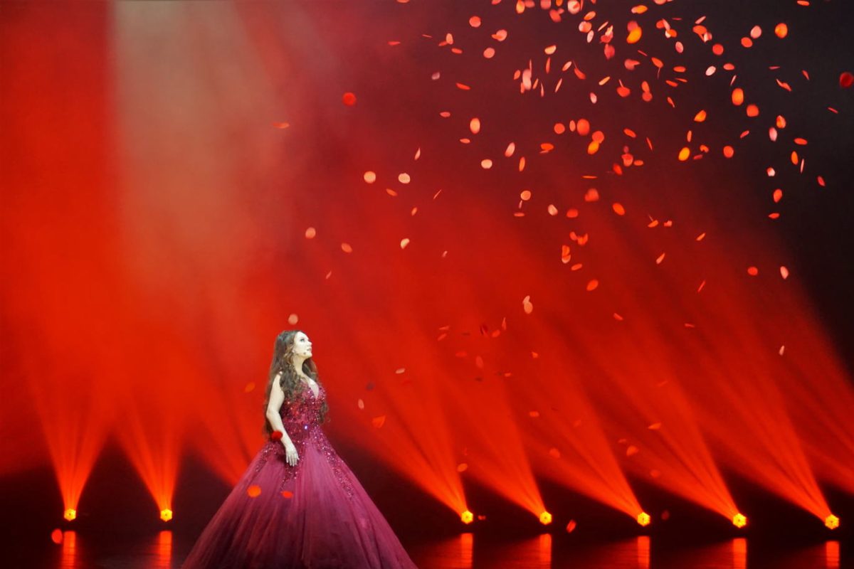 How The World’s Best-Selling Soprano, Sarah Brightman, Plans To Sparkle This Holiday Season
