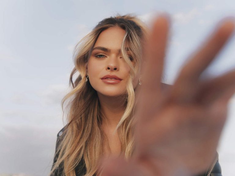 Summer McKeen: How To Not Hate Valentine’s Day If You DON’T Have A Valentine