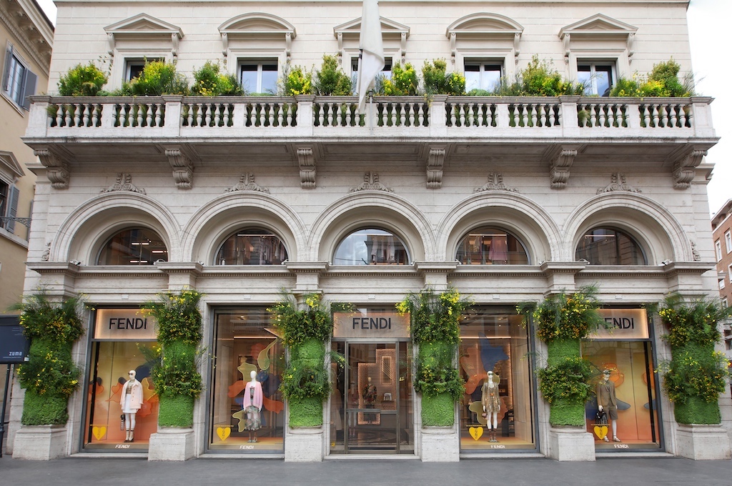 194 Palazzo Fendi Italian Store Stock Photos, High-Res Pictures, and Images  - Getty Images